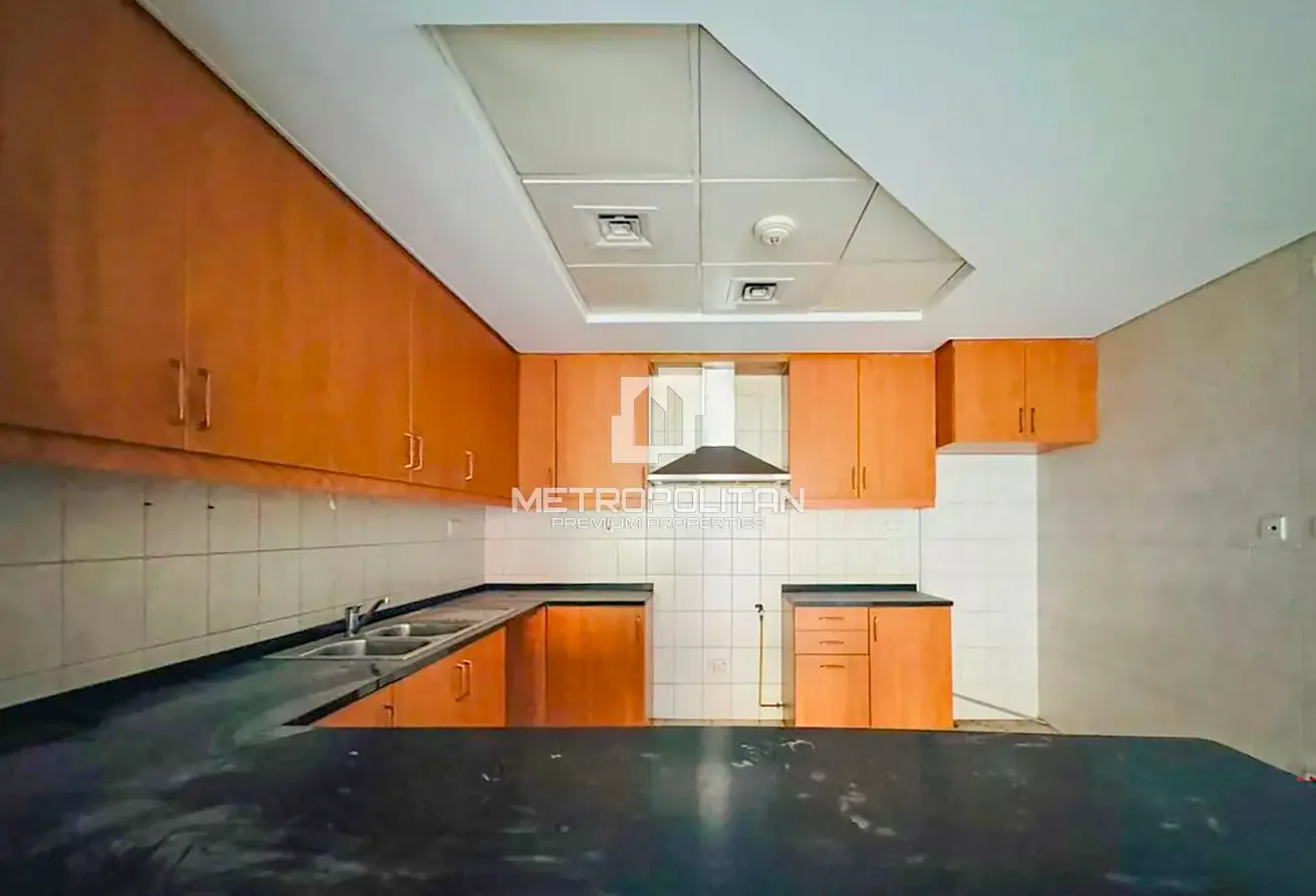 Vacant | Family Building | Community View
