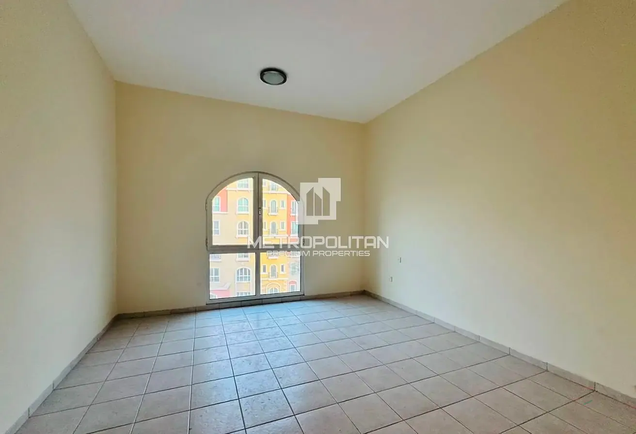 Vacant | Family Building | Community View