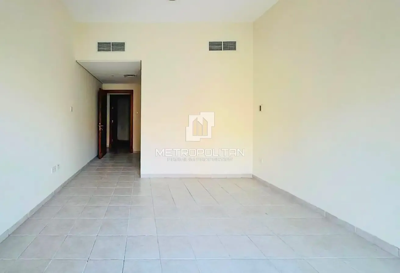 Vacant | Family Building | Community View