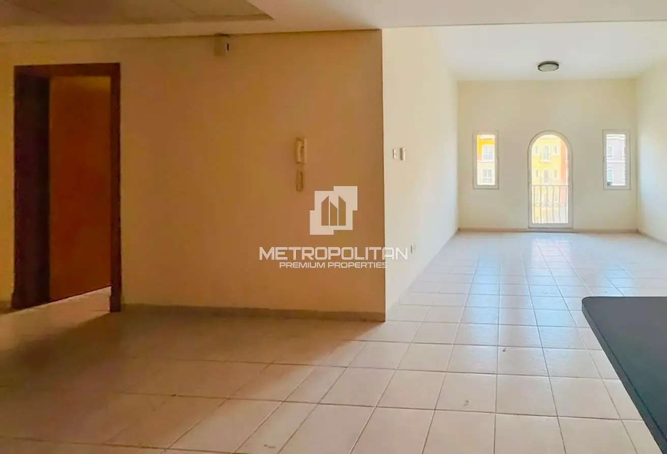Vacant | Family Building | Community View