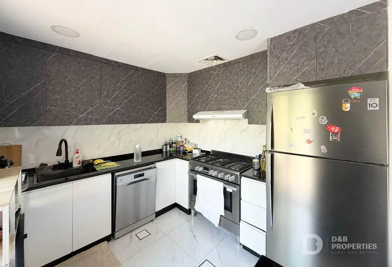 Upgraded 3BR | Unfurnished | Near Park and Lake