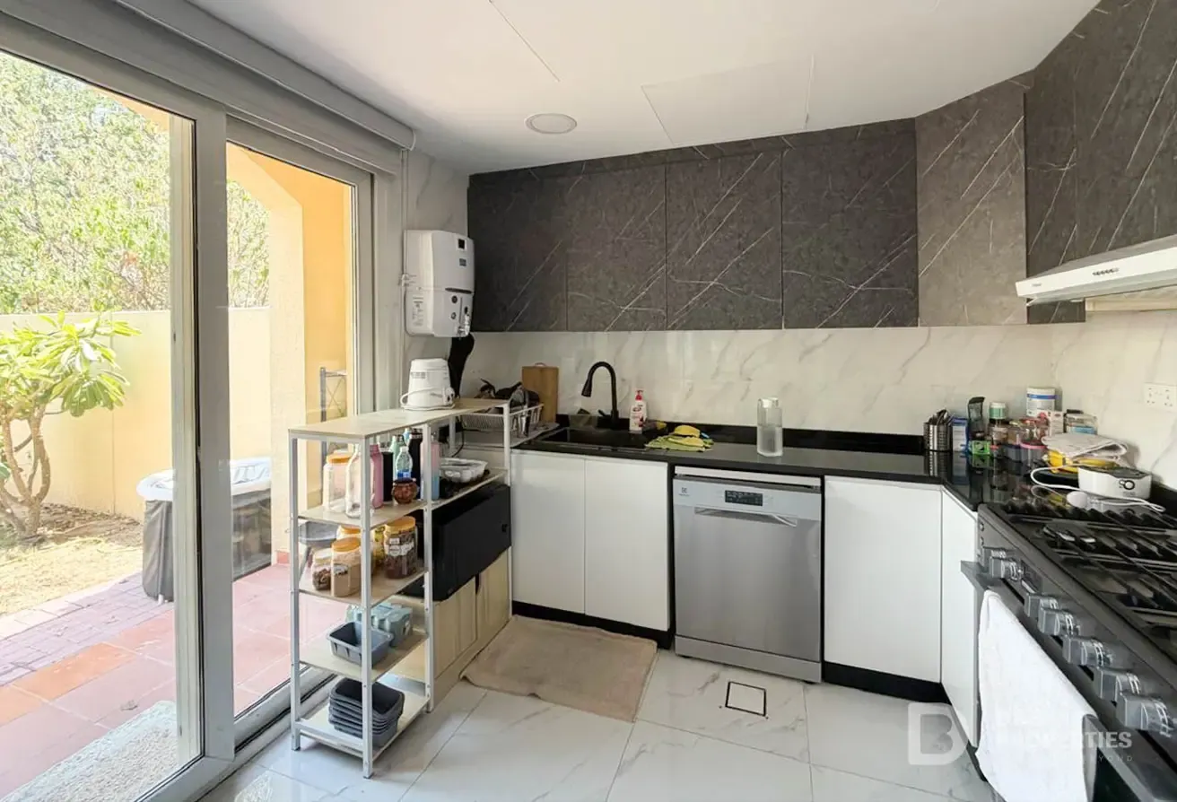 Upgraded 3BR | Unfurnished | Near Park and Lake