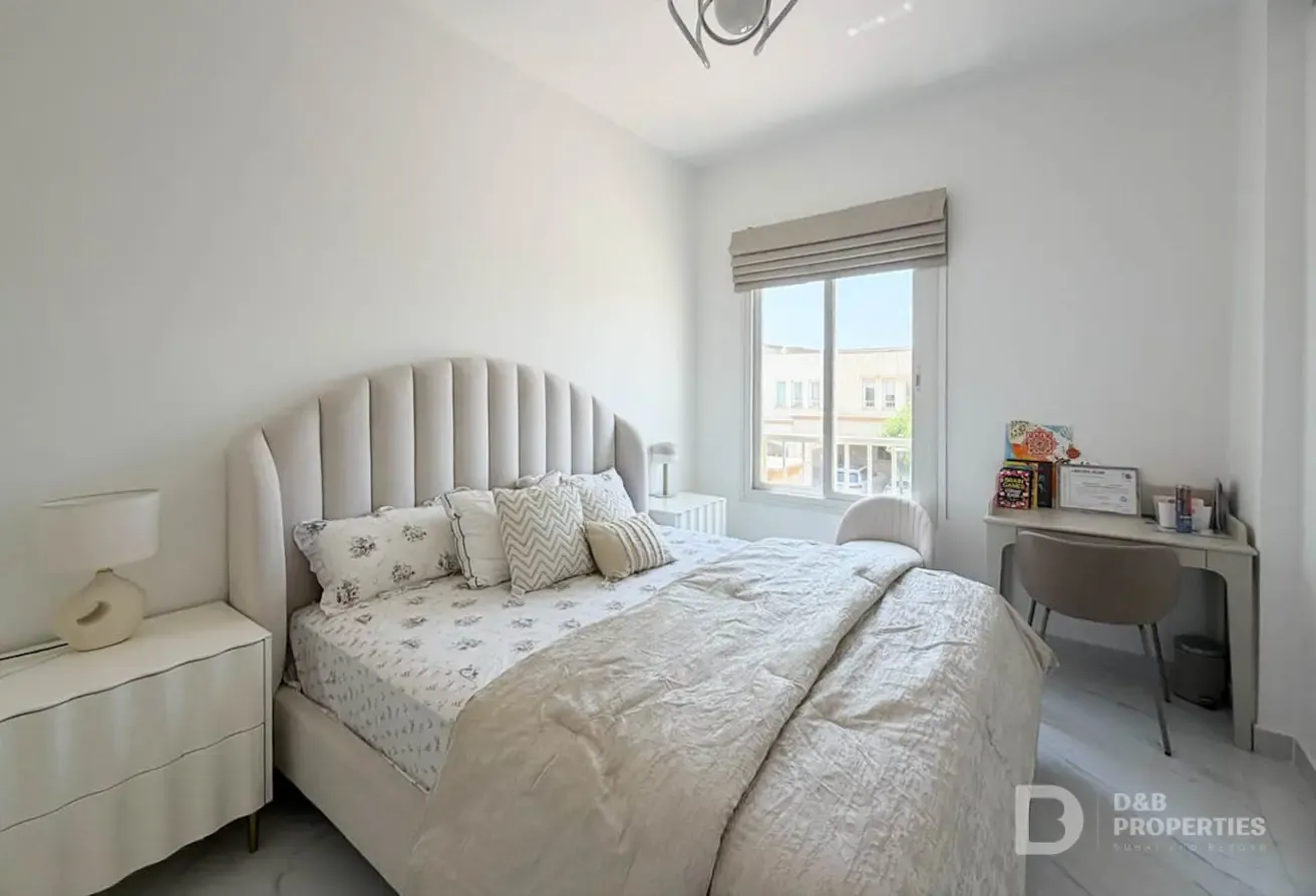 Upgraded 3BR | Unfurnished | Near Park and Lake