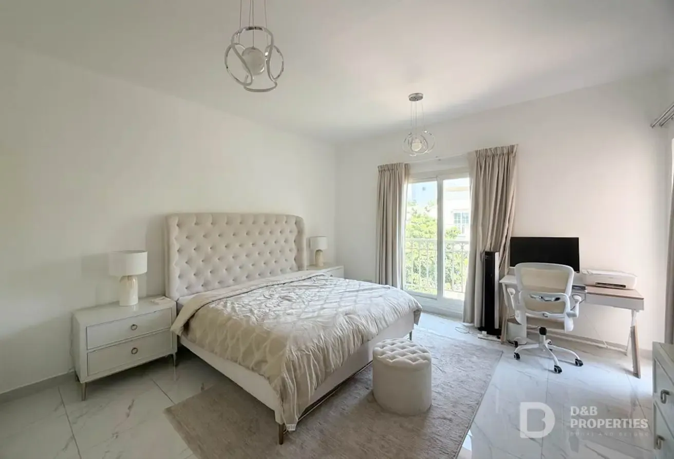 Upgraded 3BR | Unfurnished | Near Park and Lake