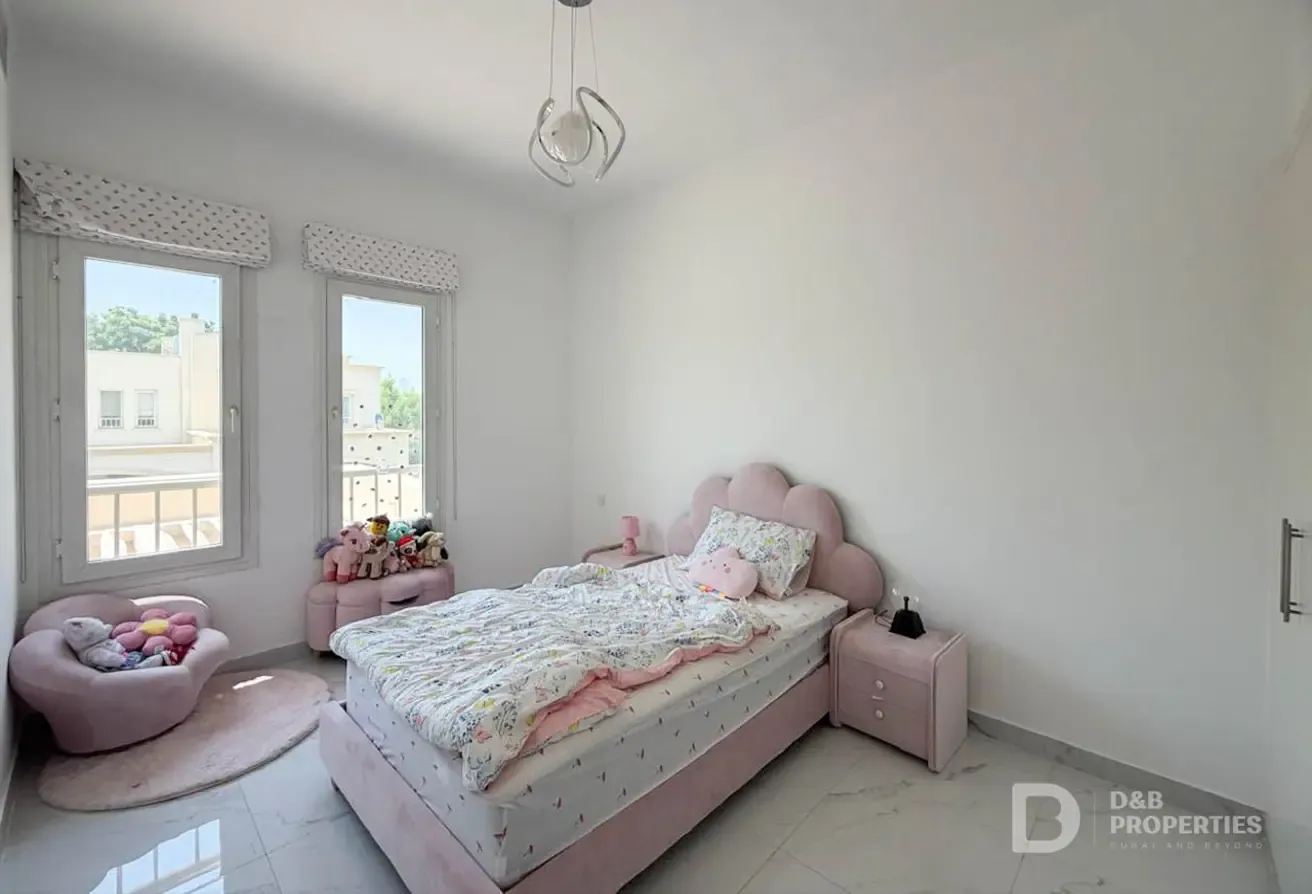 Upgraded 3BR | Unfurnished | Near Park and Lake