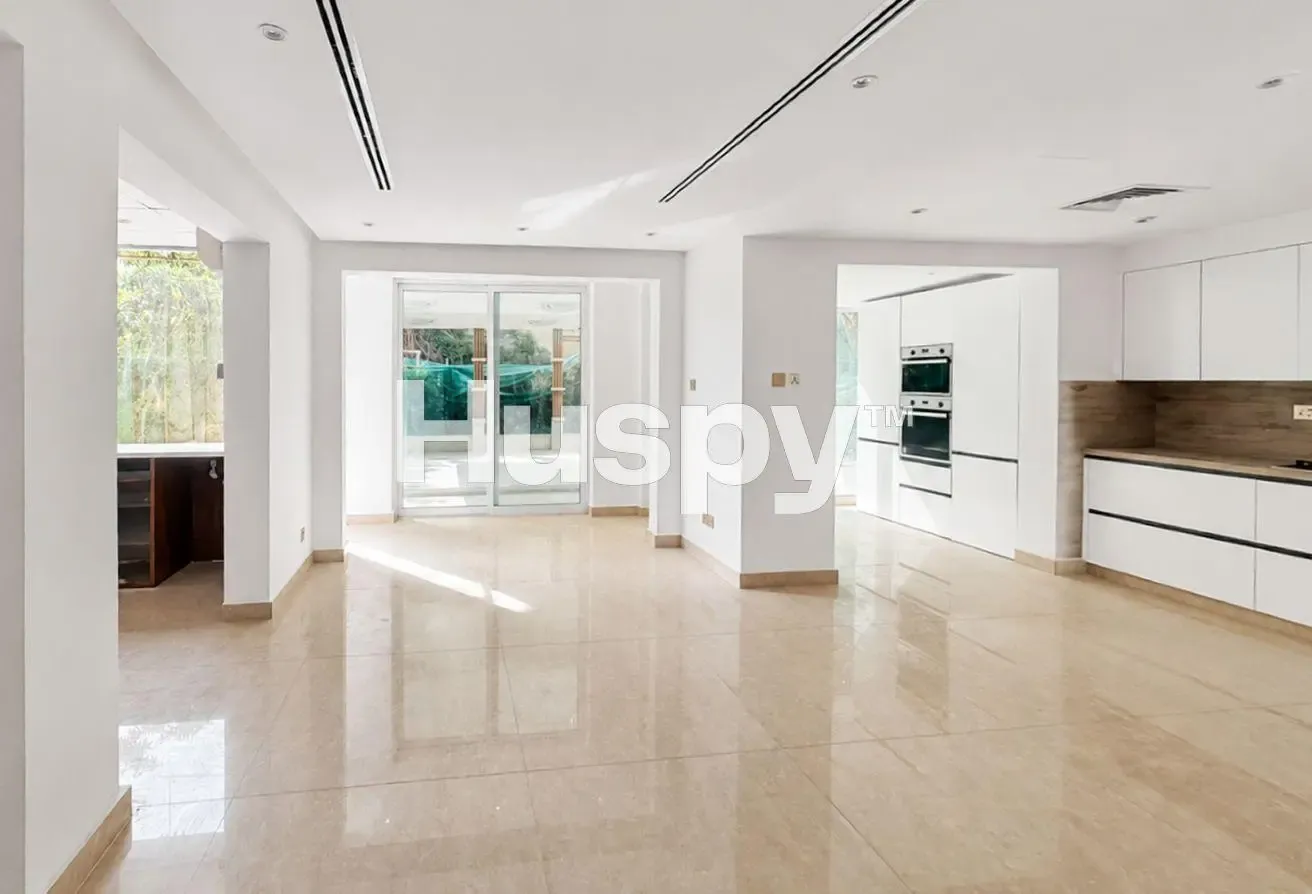Renovated 4E | Covered Patio | Vacant
