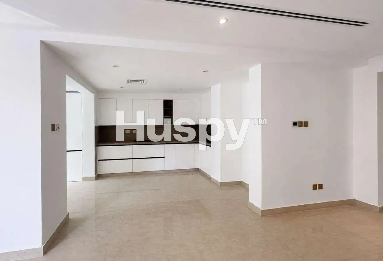 Renovated 4E | Covered Patio | Vacant