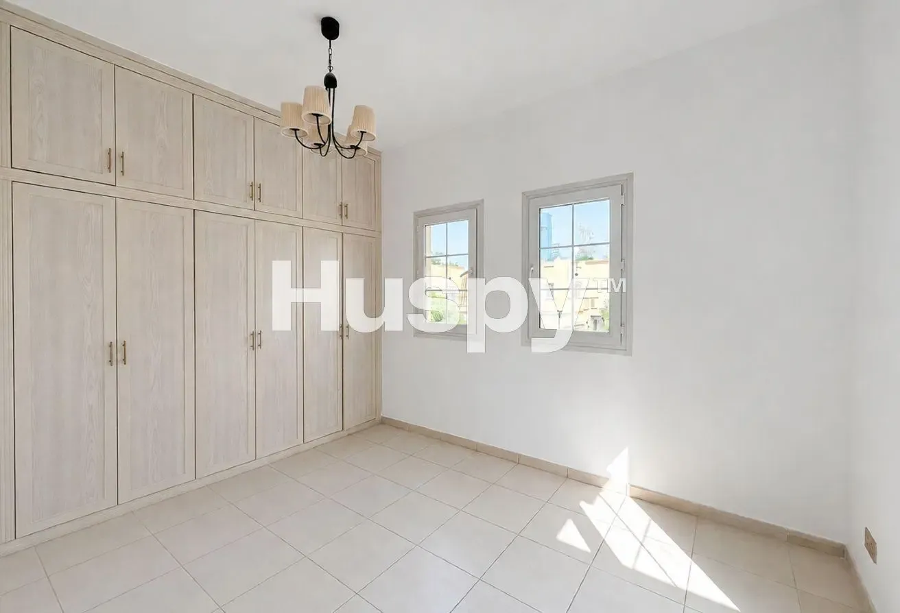 Renovated 4E | Covered Patio | Vacant
