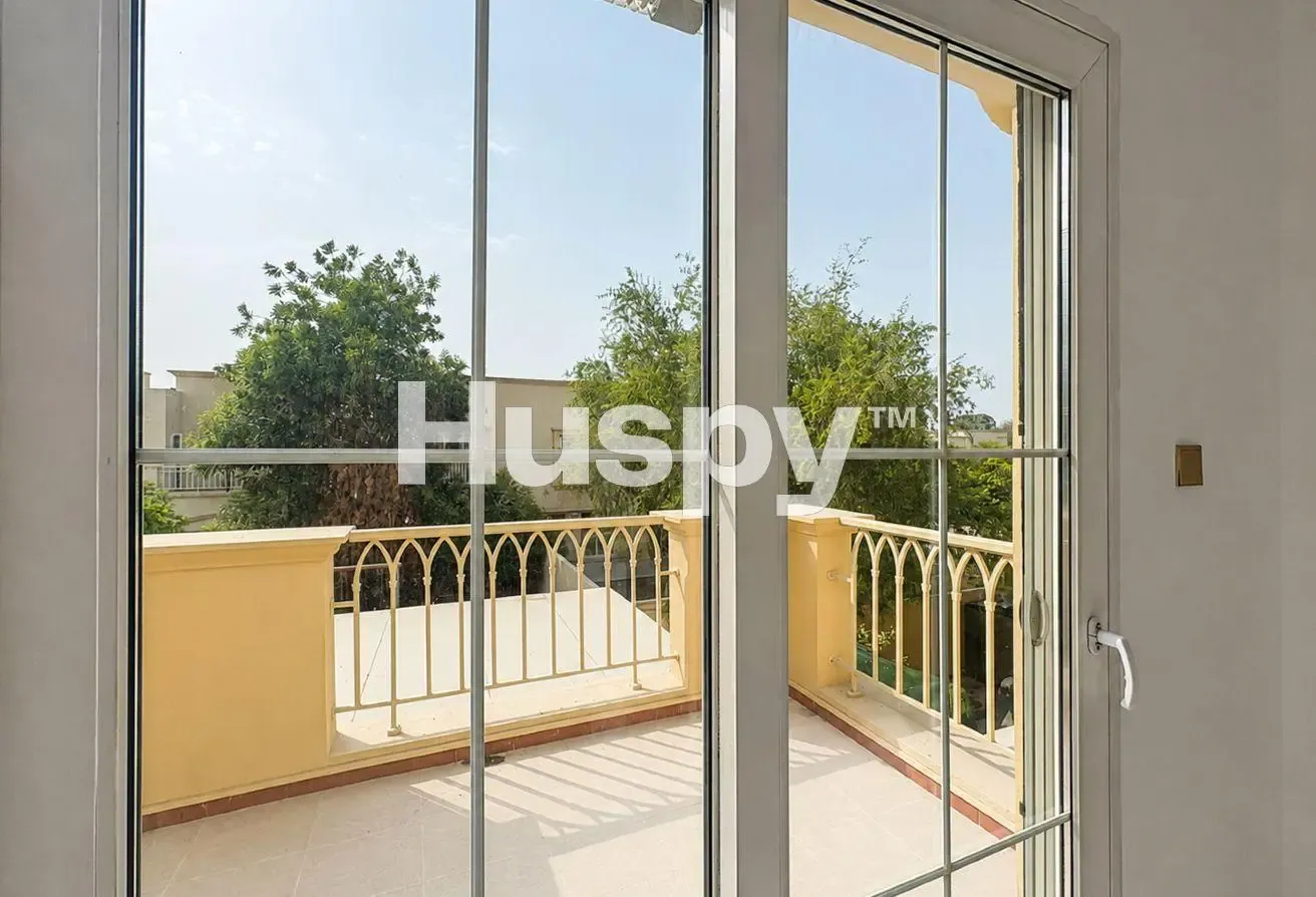 Renovated 4E | Covered Patio | Vacant