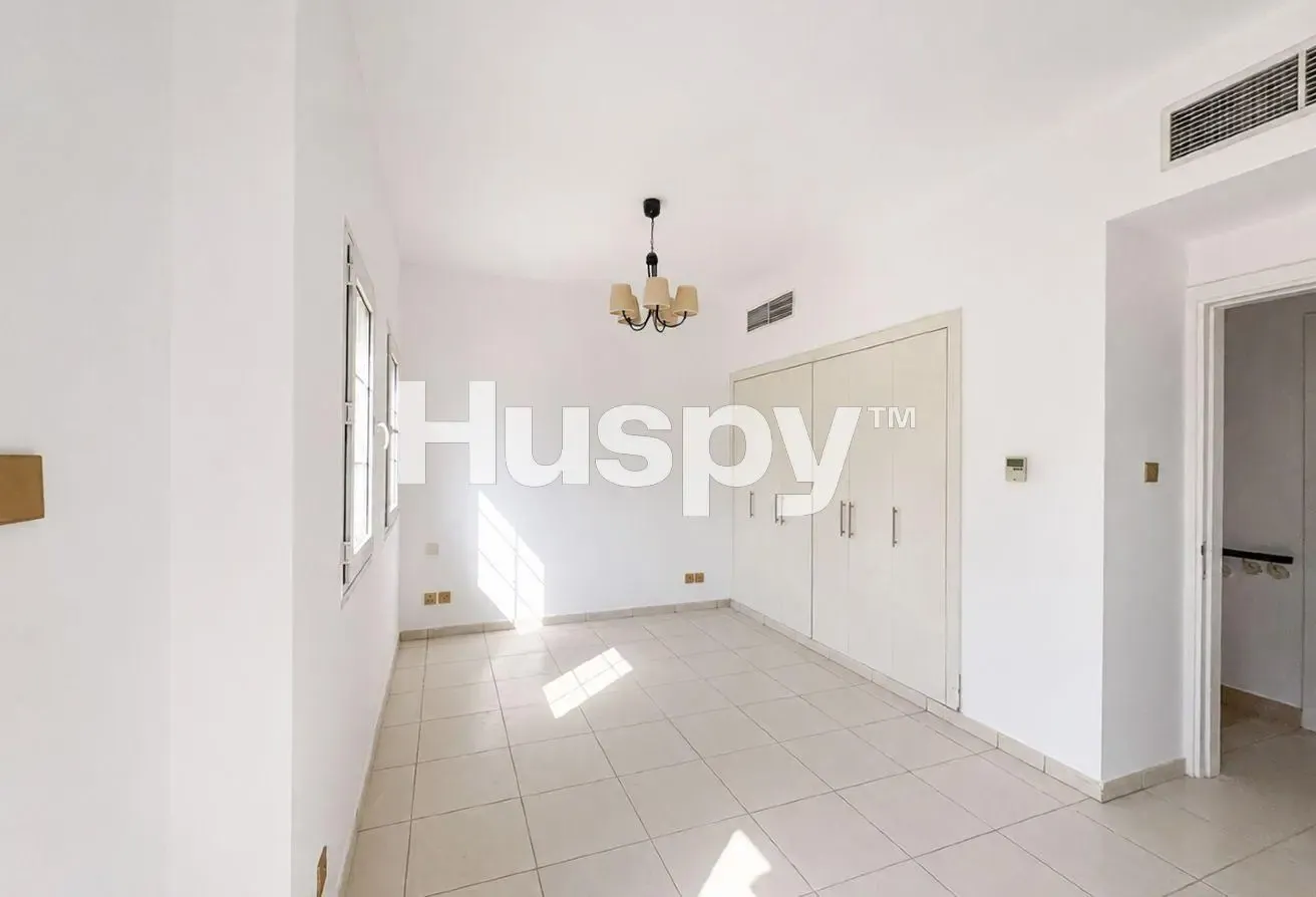 Renovated 4E | Covered Patio | Vacant