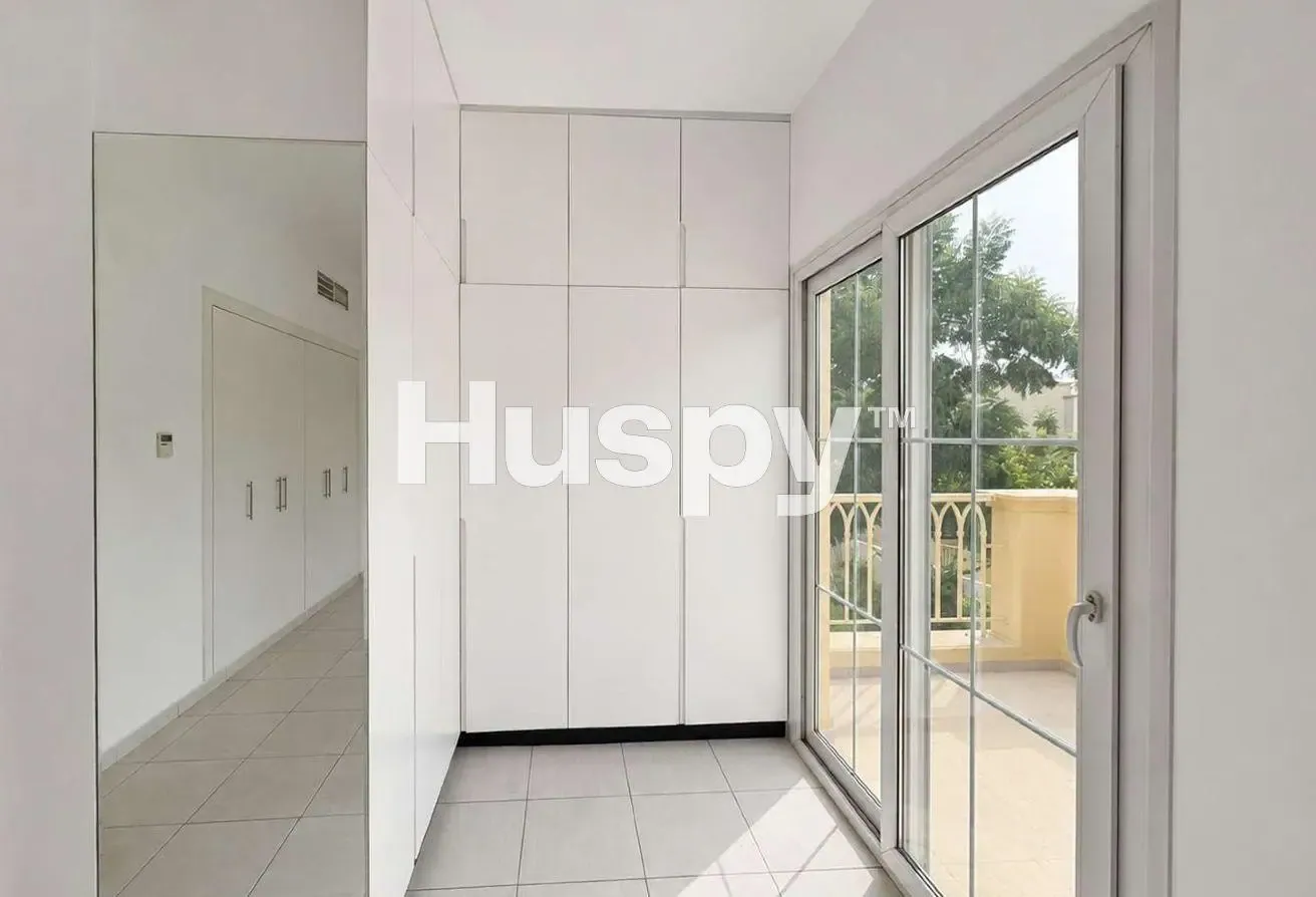 Renovated 4E | Covered Patio | Vacant