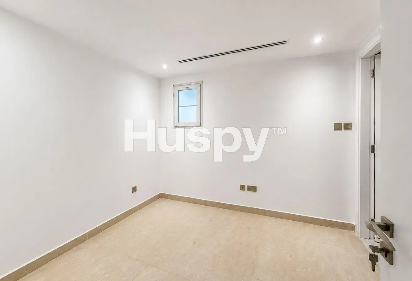 Renovated 4E | Covered Patio | Vacant