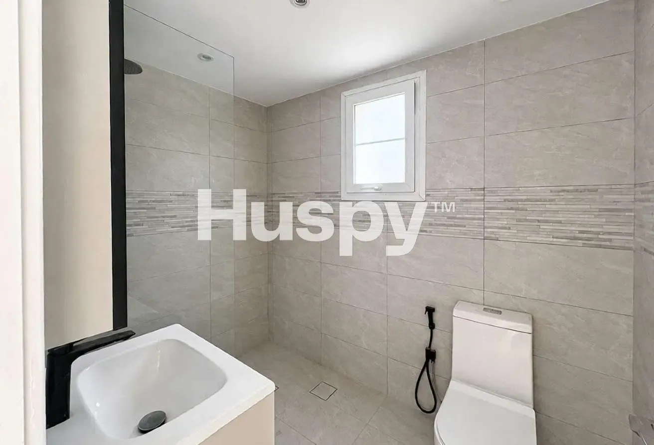 Renovated 4E | Covered Patio | Vacant