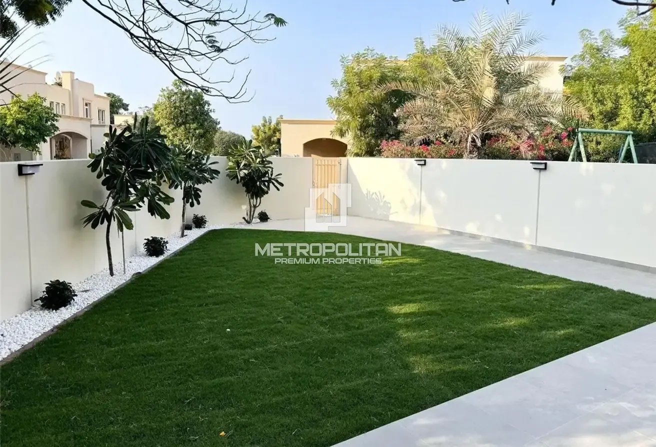 Fully Upgraded | 3BR + Study | Huge Corner Plot