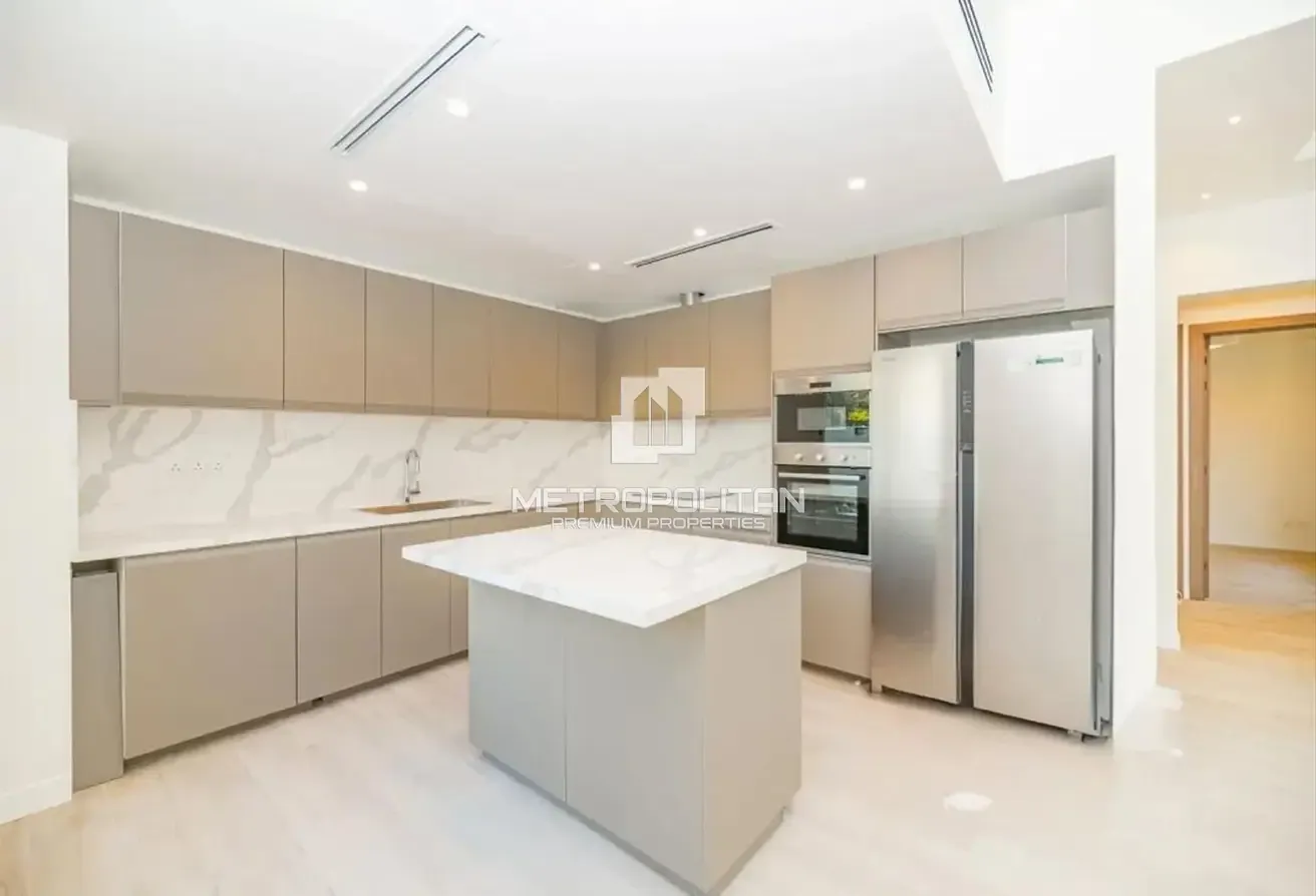 Fully Upgraded | 3BR + Study | Huge Corner Plot