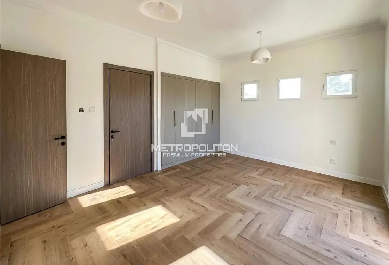 Fully Upgraded | 3BR + Study | Huge Corner Plot