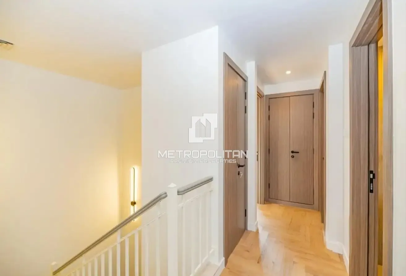 Fully Upgraded | 3BR + Study | Huge Corner Plot