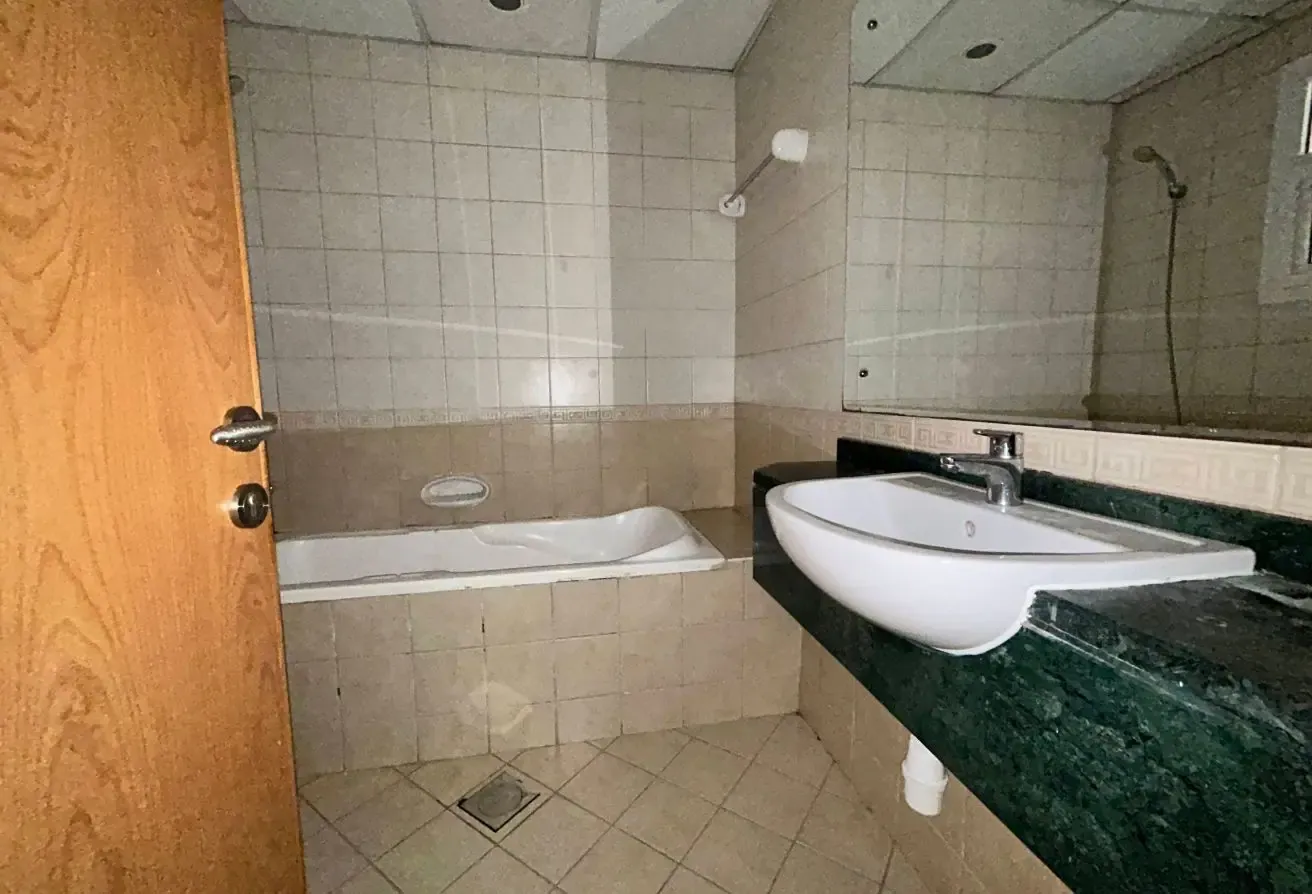 Well Maintained l Axis 2 l With Balcony l 1 BR Apt