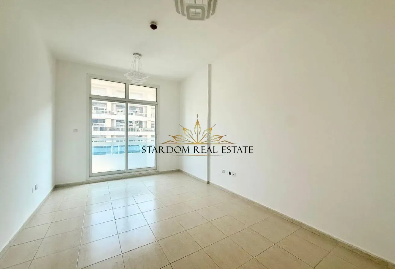 1 BEDROOM | SWIMMING POOL VIEW | VACANT