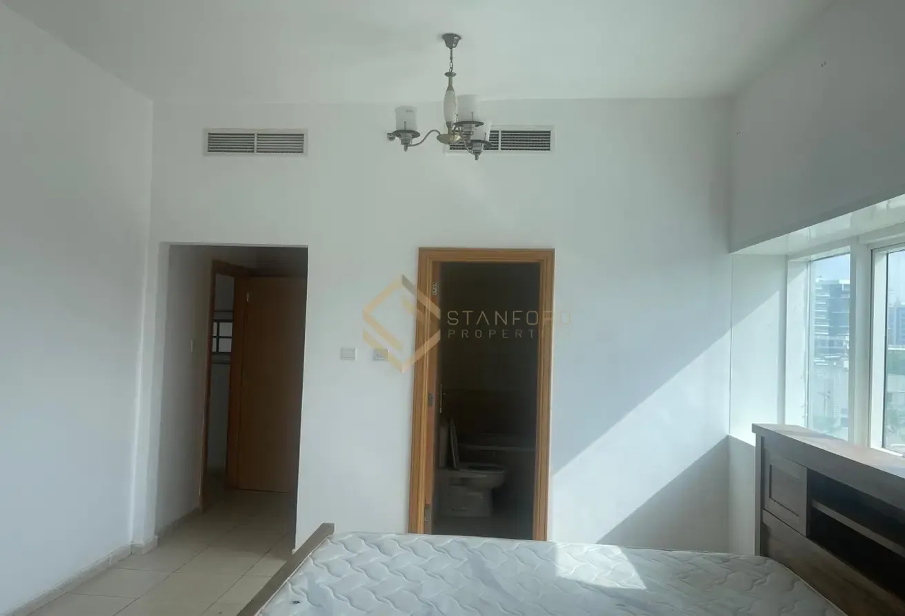1Bed | 2 Baths | Balcony | Axis Residence