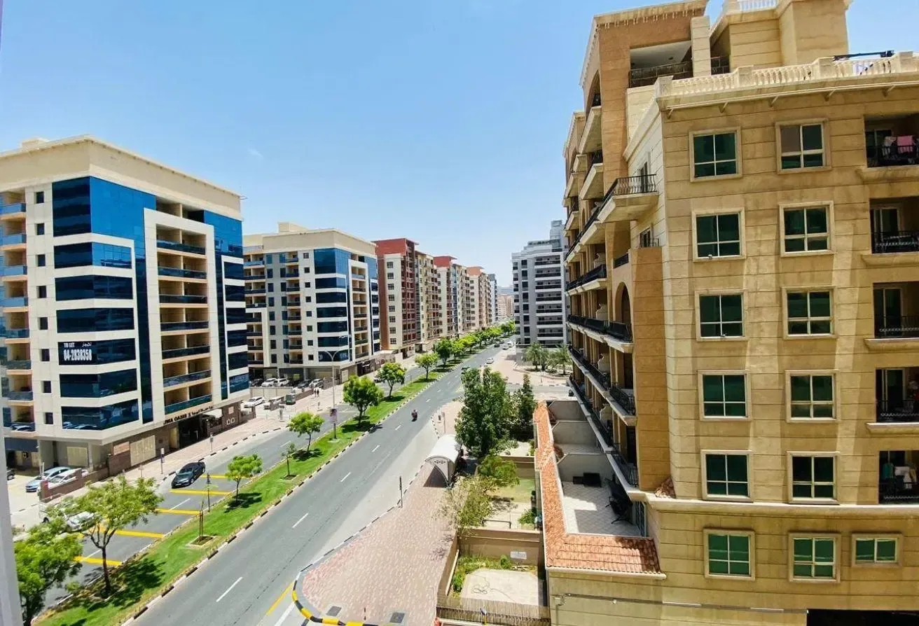 Spacious 1BHK | 2 Bathrooms | Pool| Axis Residence