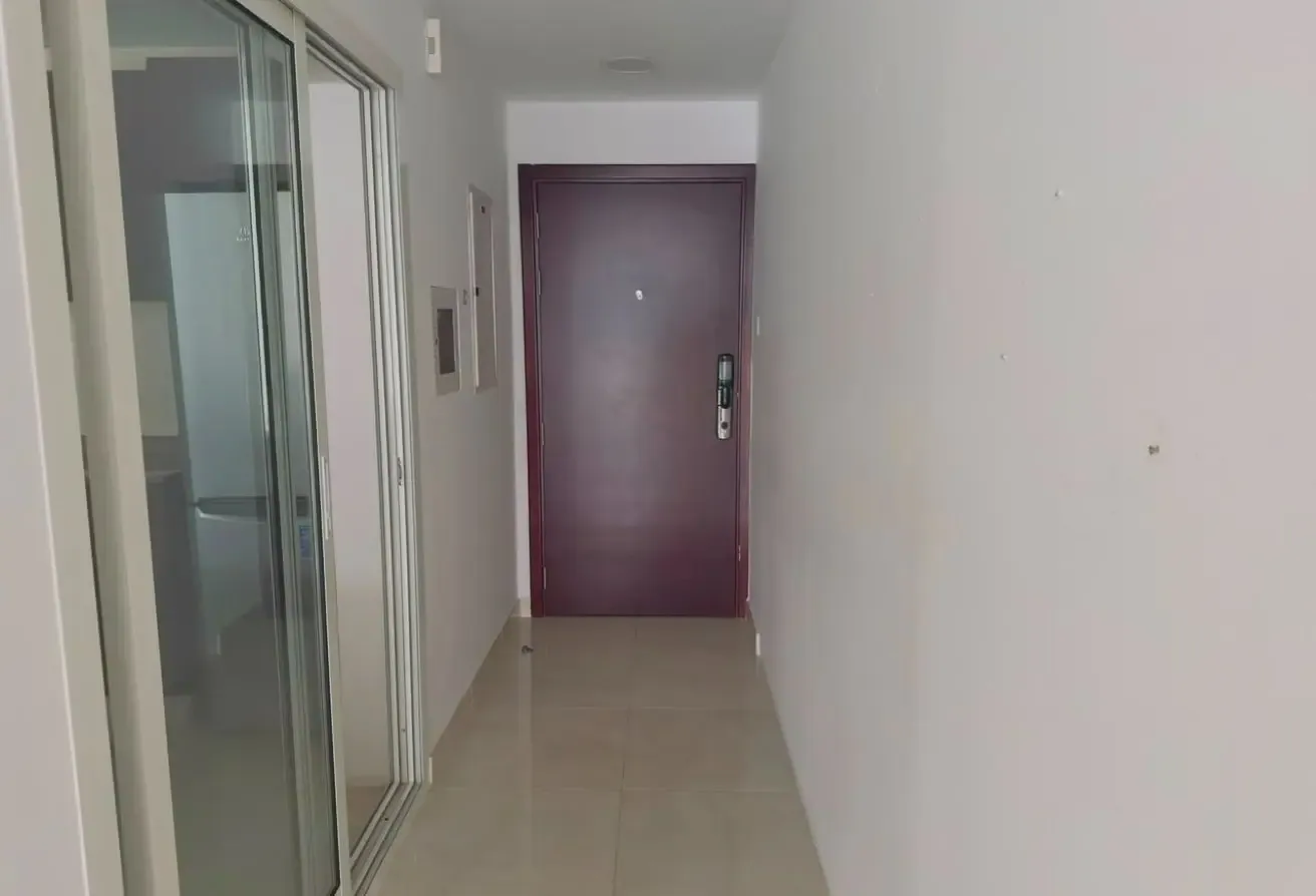 Spacious unit | Unfurnished | Convertible to 2br