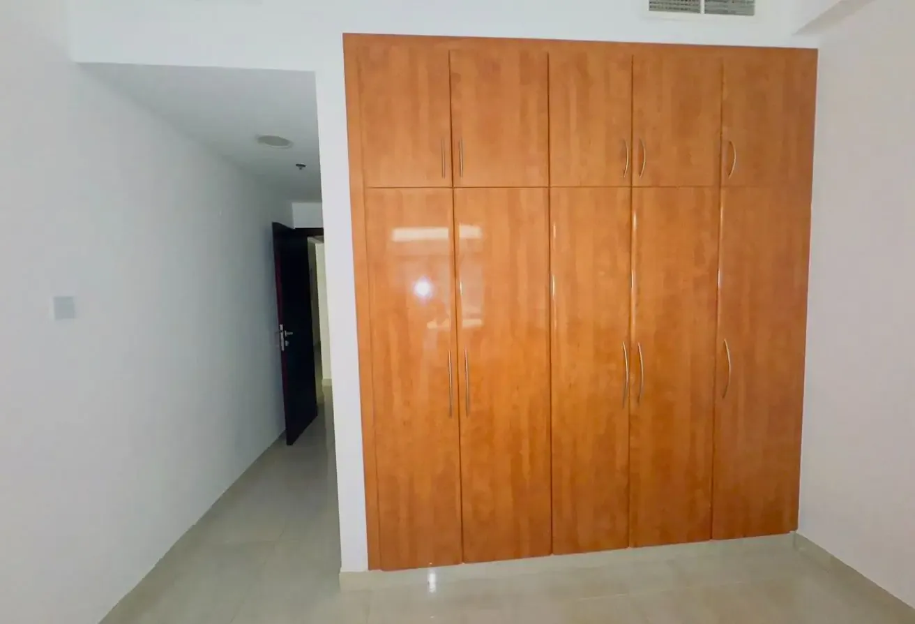 Spacious unit | Unfurnished | Convertible to 2br