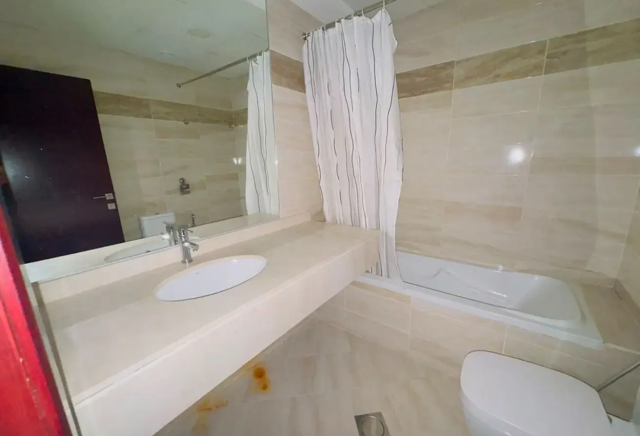 Spacious unit | Unfurnished | Convertible to 2br