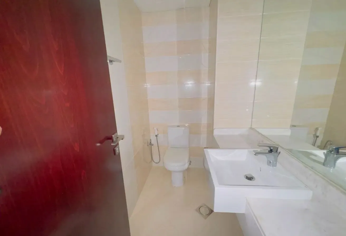 Spacious unit | Unfurnished | Convertible to 2br