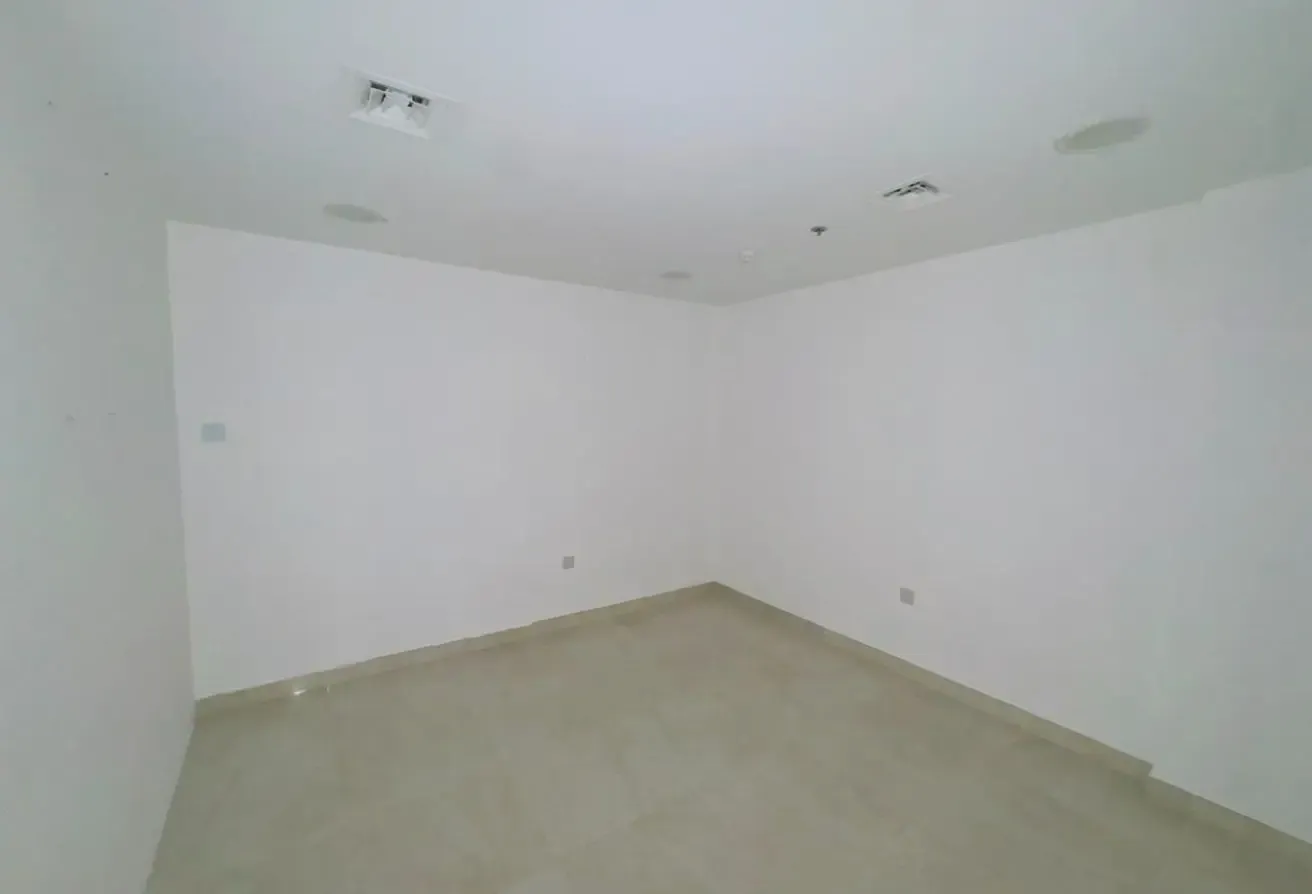 Spacious unit | Unfurnished | Convertible to 2br
