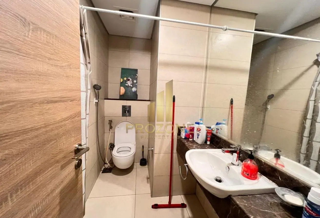 Fully Furnished | Close to Park | Vacant