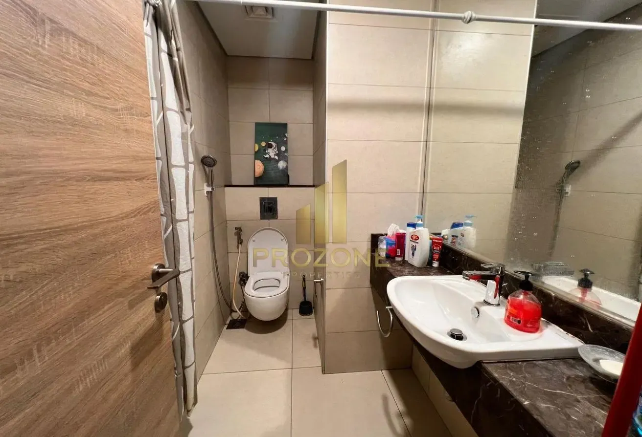 Fully Furnished | Close to Park | Vacant