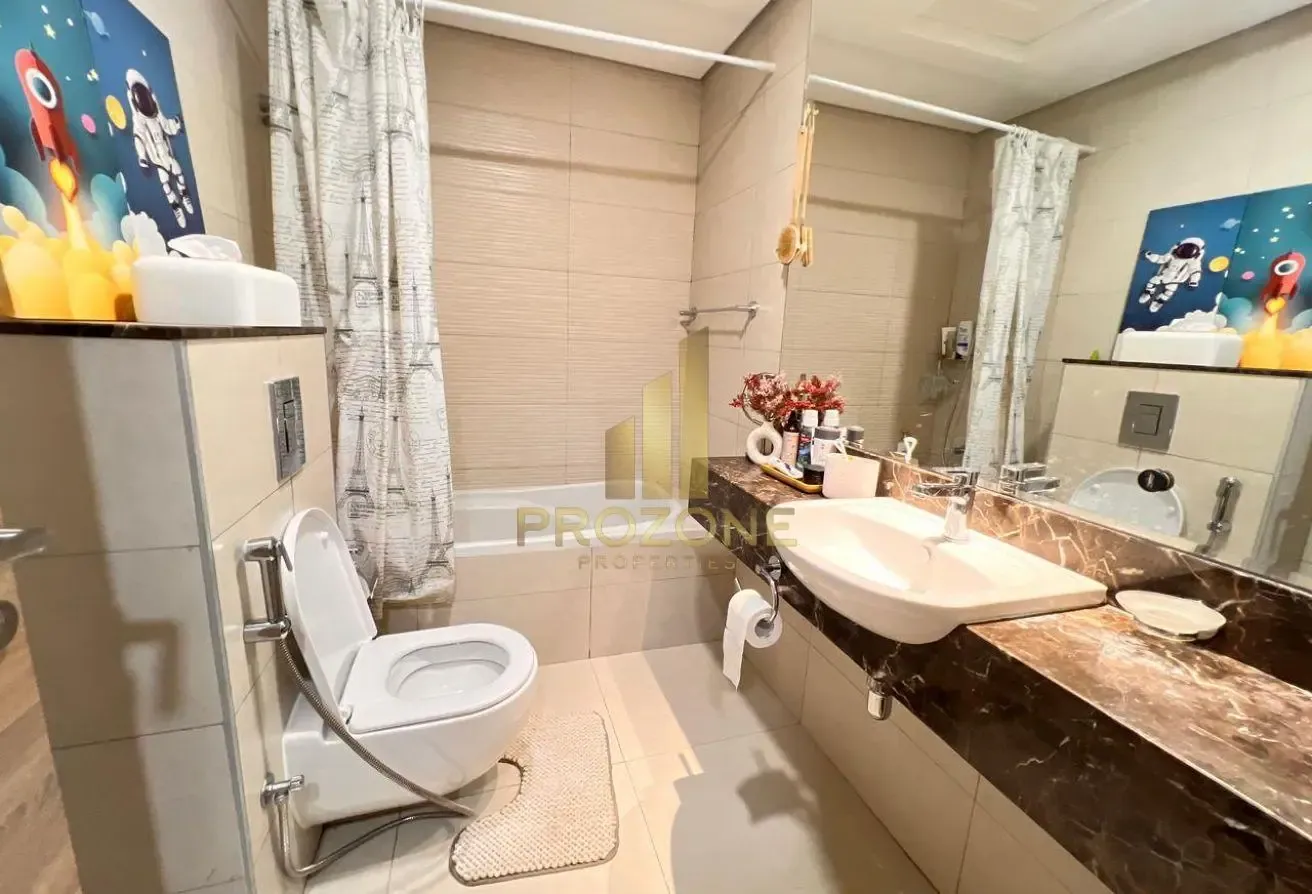 Fully Furnished | Close to Park | Vacant