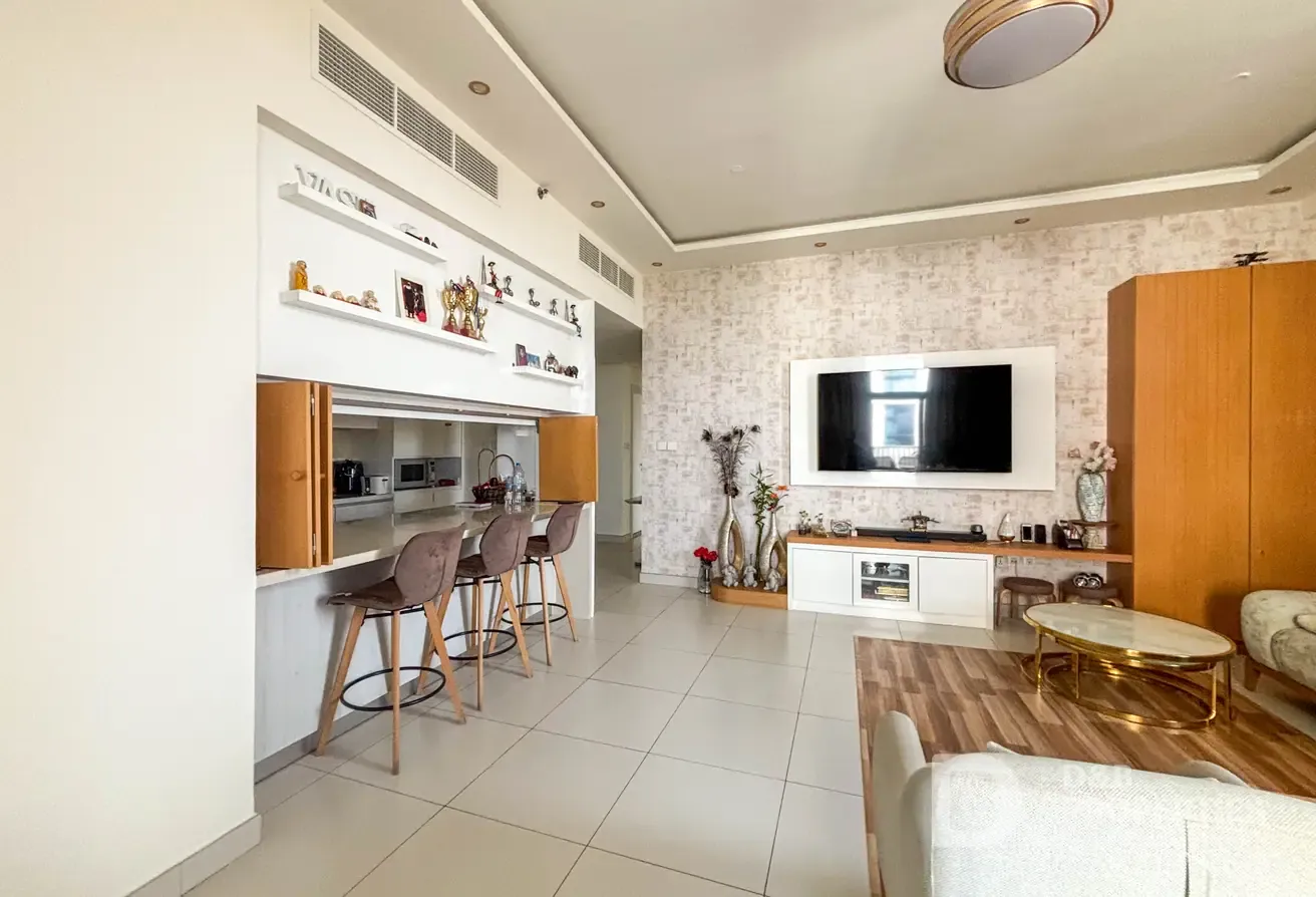 Available Now | Upgraded Unit | Multiple Cheques