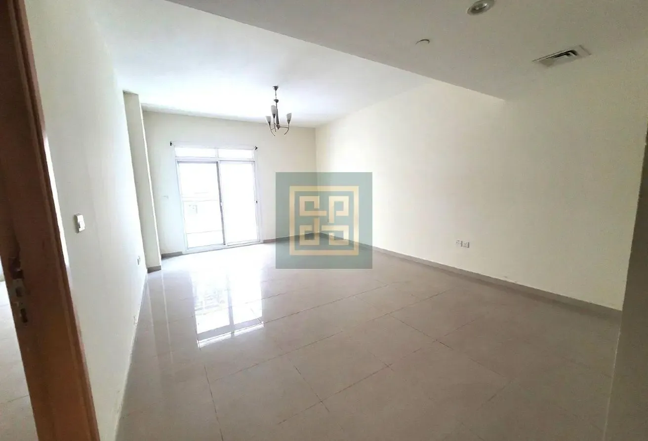 Well Maintained| Spacious layout| Ready to movein