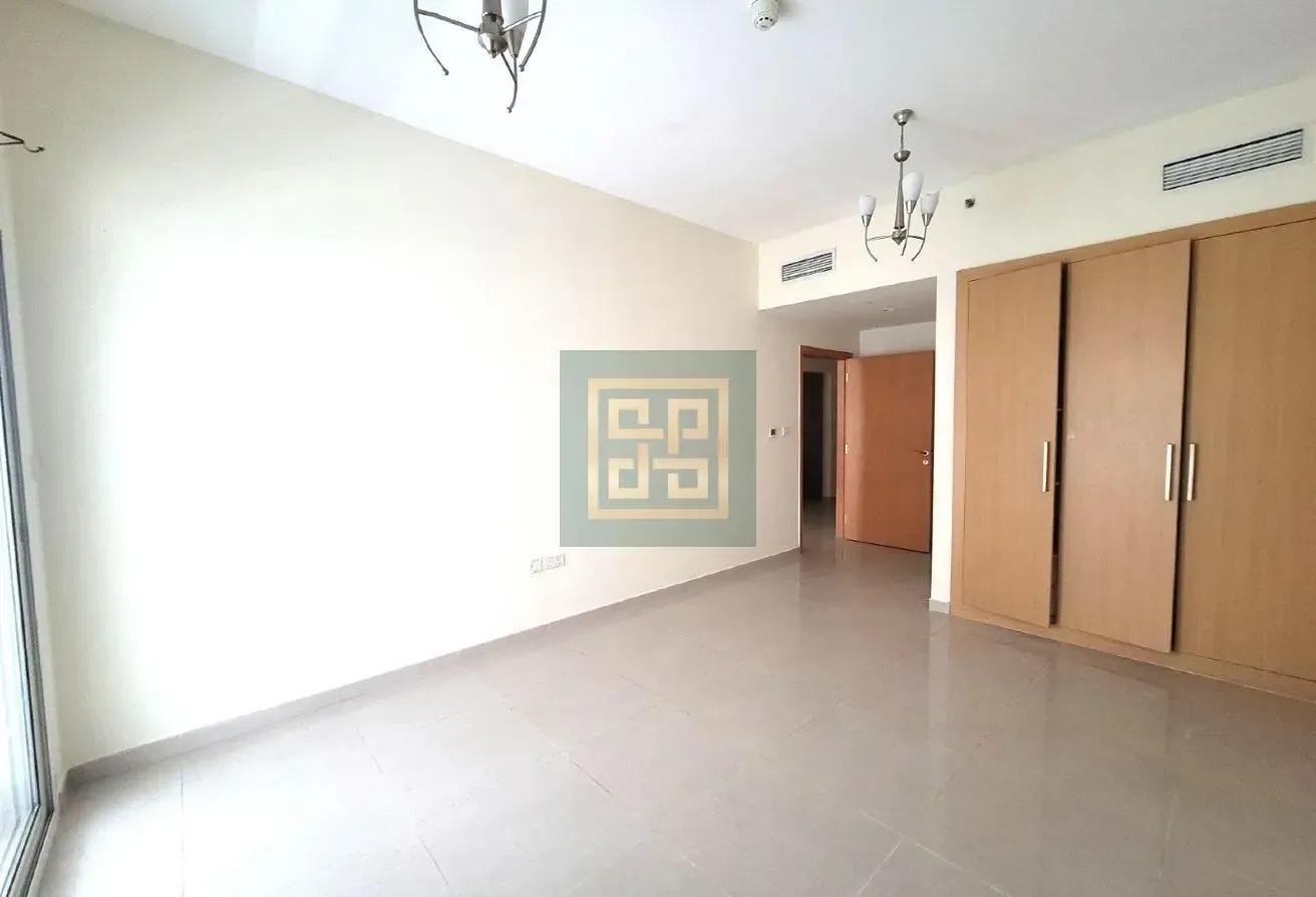 Well Maintained| Spacious layout| Ready to movein