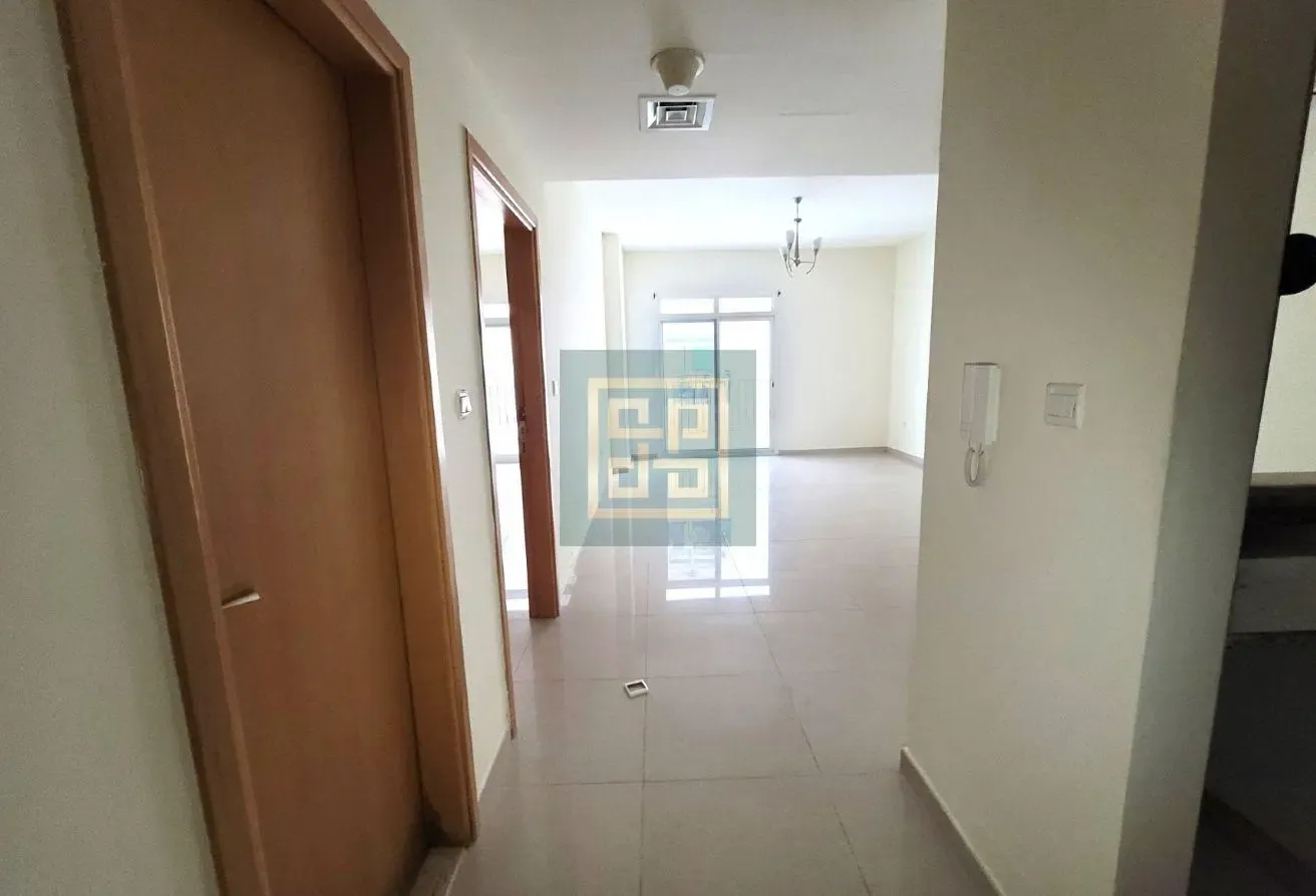 Well Maintained| Spacious layout| Ready to movein