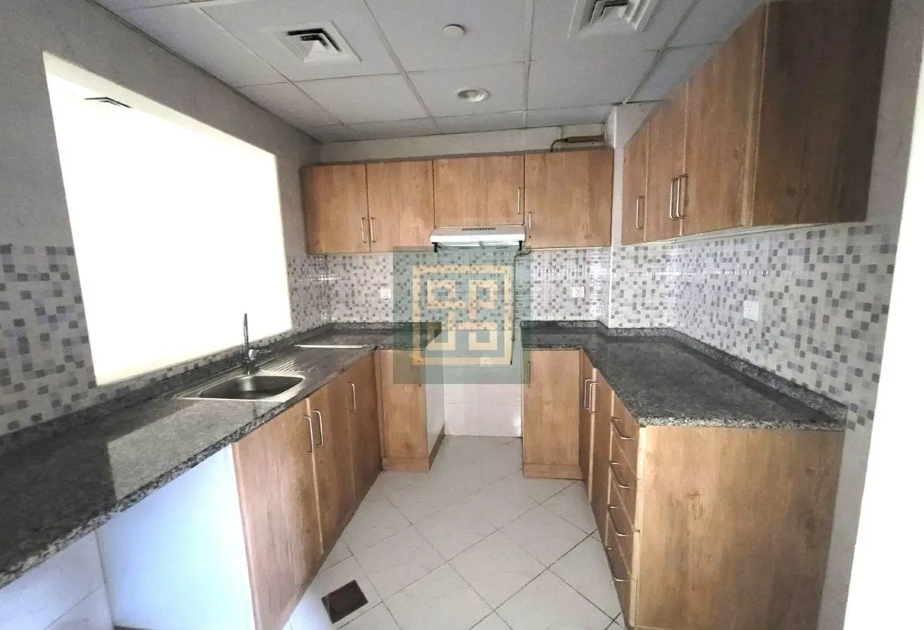 Well Maintained| Spacious layout| Ready to movein