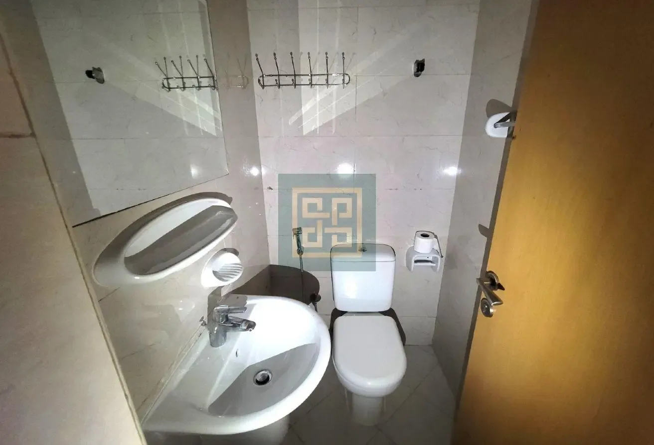Well Maintained| Spacious layout| Ready to movein