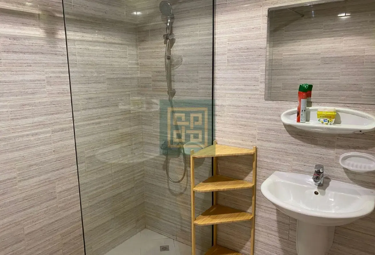 Well Maintained| Spacious layout| Ready to movein