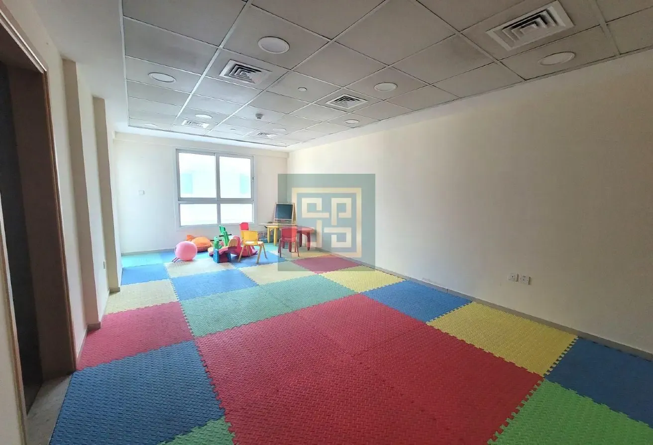 Well Maintained| Spacious layout| Ready to movein