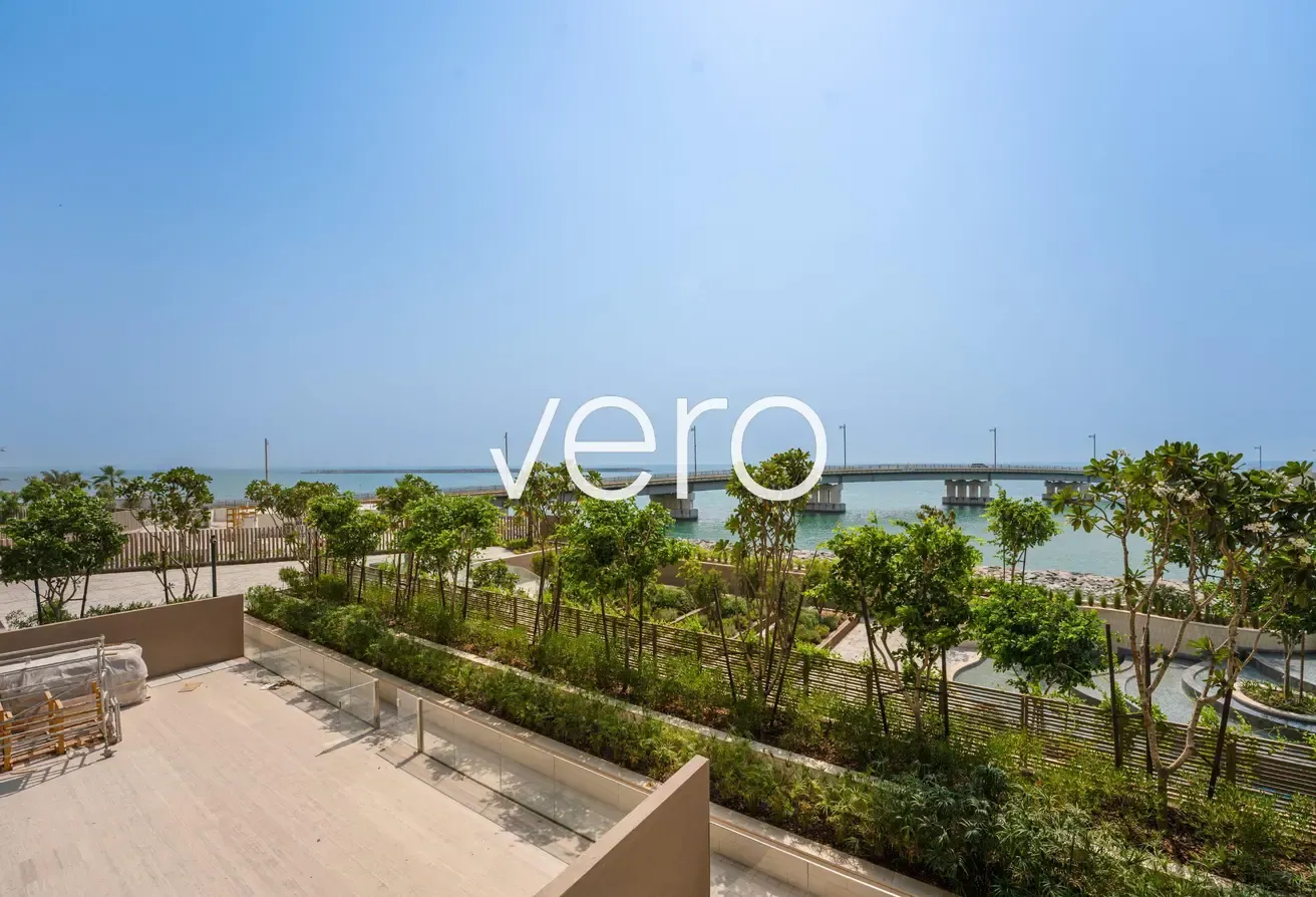 Smart Home + Study | Sea View | Vacant