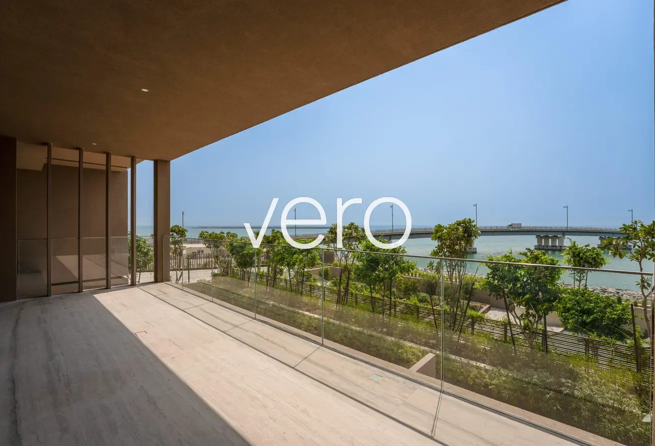 Smart Home + Study | Sea View | Vacant