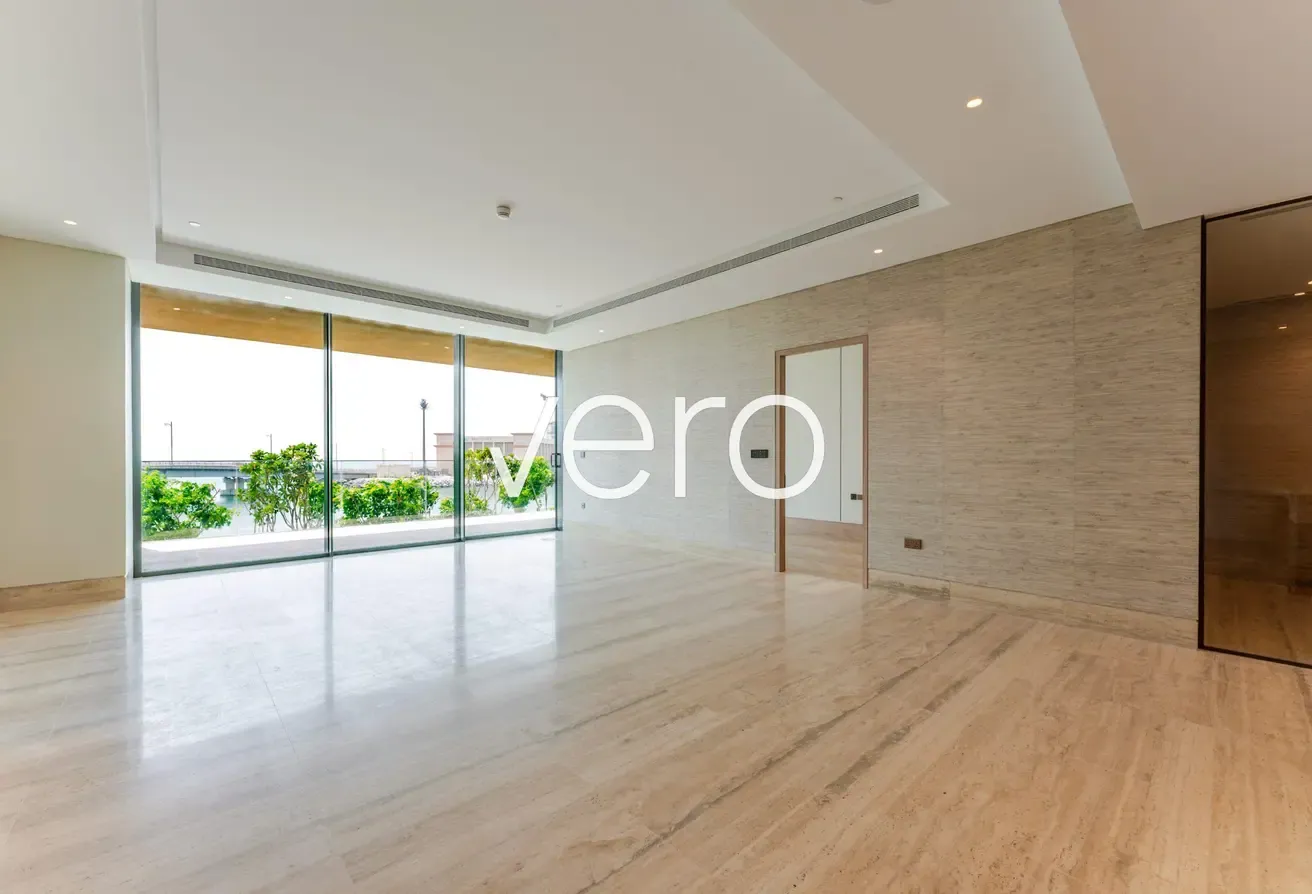 Smart Home + Study | Sea View | Vacant