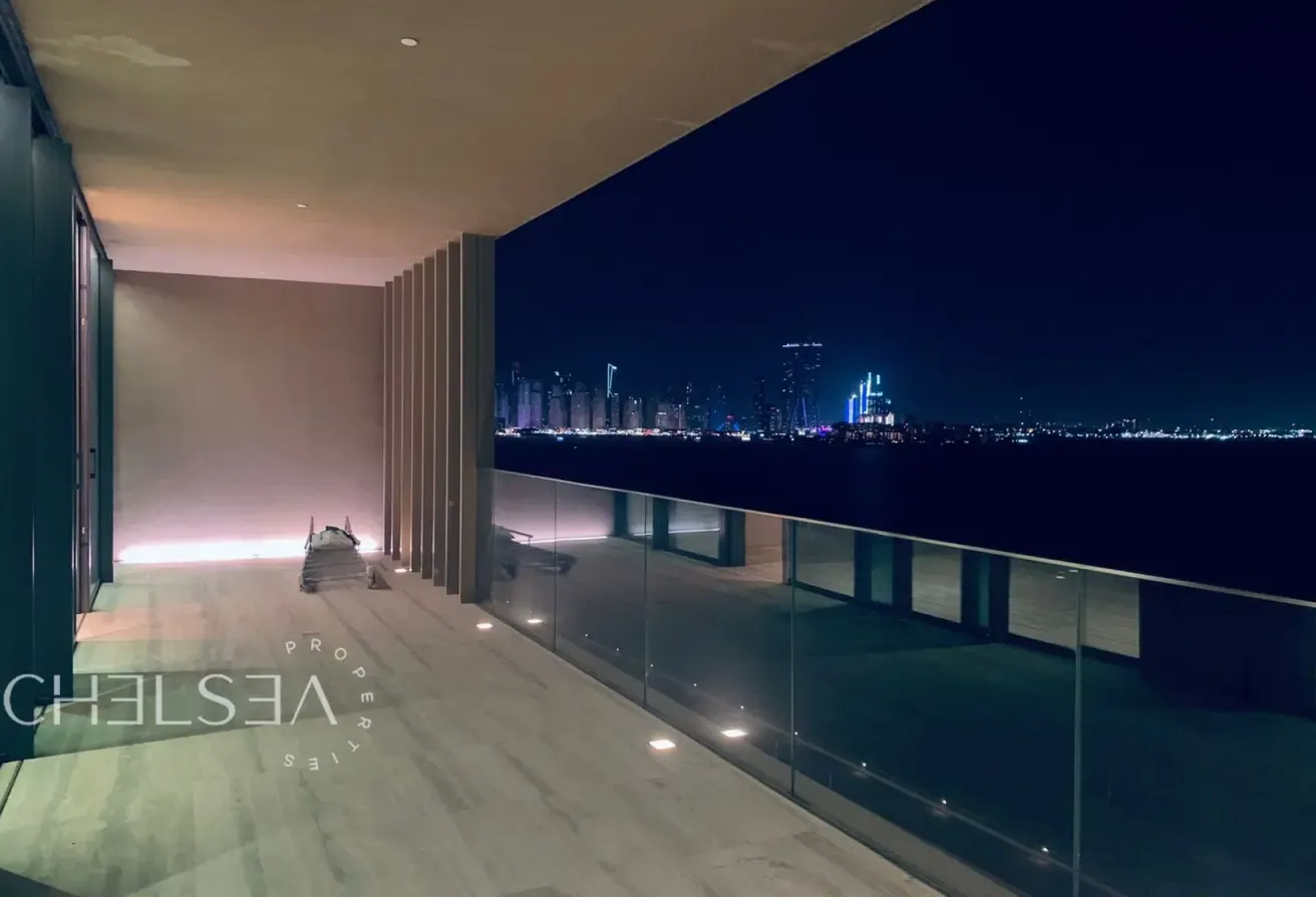 FULL PALM AND OCEAN SUNSET | TOP FLOOR