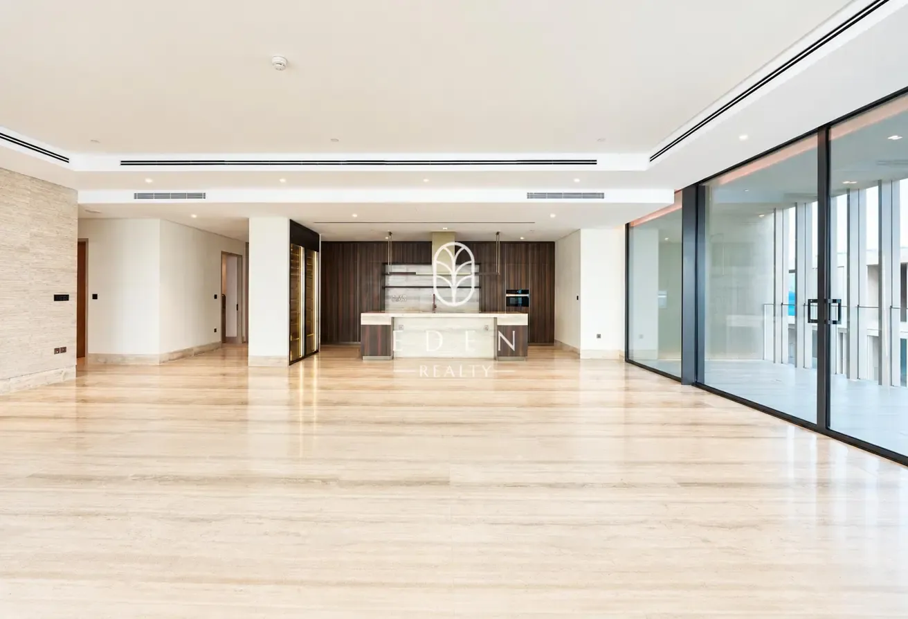 Luxury Living | 4BR Apartment | Beachfront