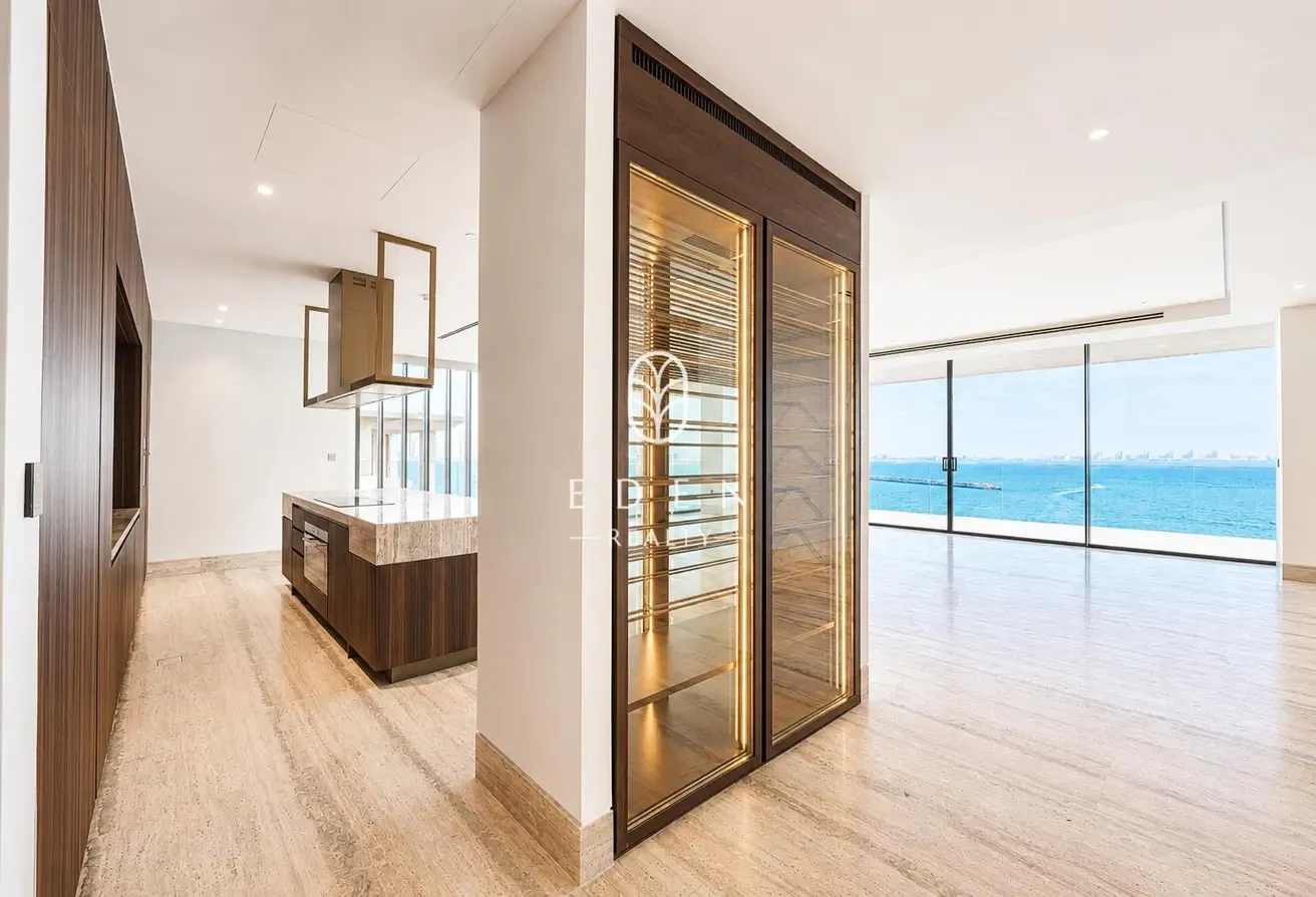 Luxury Living | 4BR Apartment | Beachfront