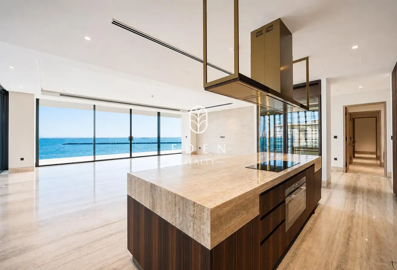 Luxury Living | 4BR Apartment | Beachfront