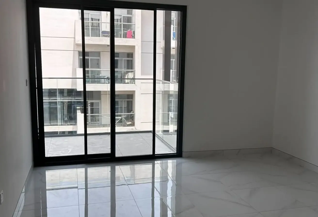 Top Floor | Spacious | Close to Metro