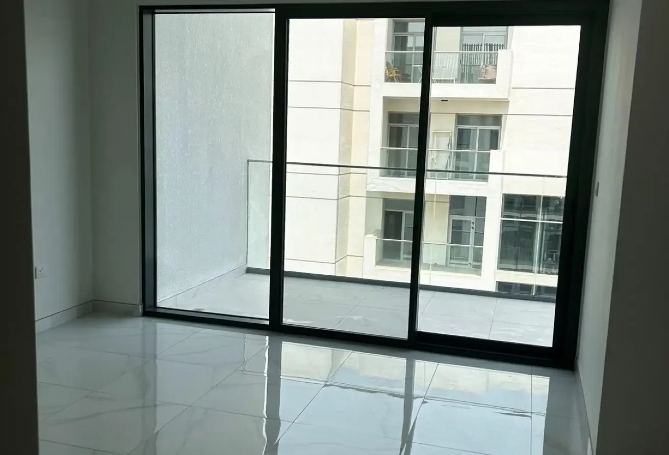 Top Floor | Spacious | Close to Metro